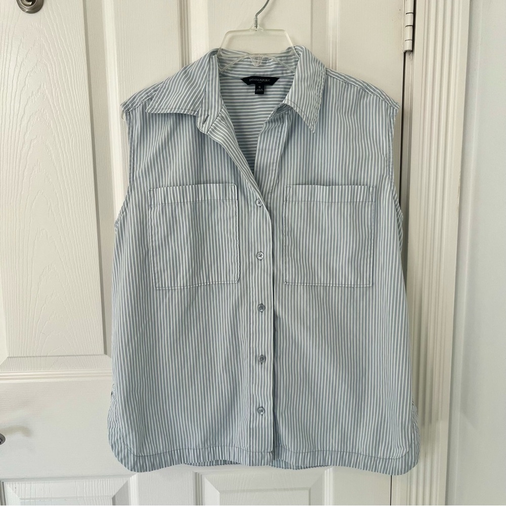 BANANA REPUBLIC Blue and White Striped Sleeveless Button Down Blouse | Small